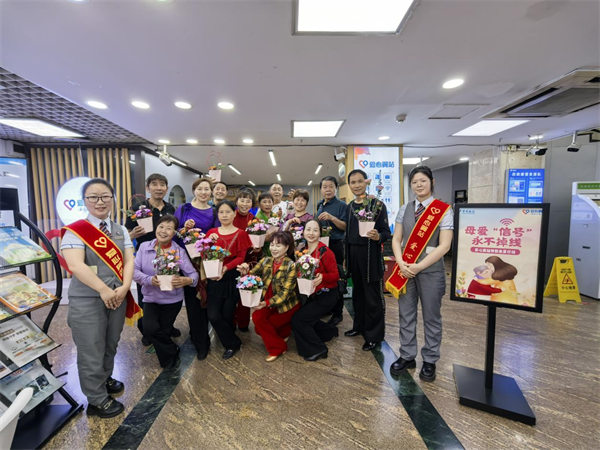 翼站开展母亲节公益服务麻将胡了重庆电信爱心(图3)